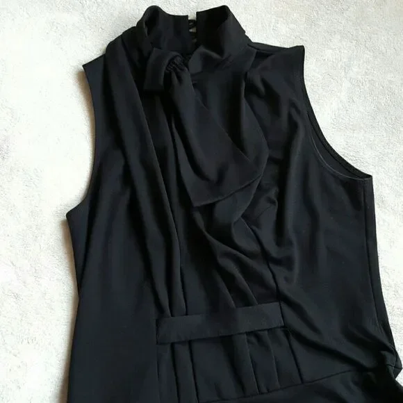 J cooper lbd, w/neck tie and back zip. athleisure - Picture 2 of 5